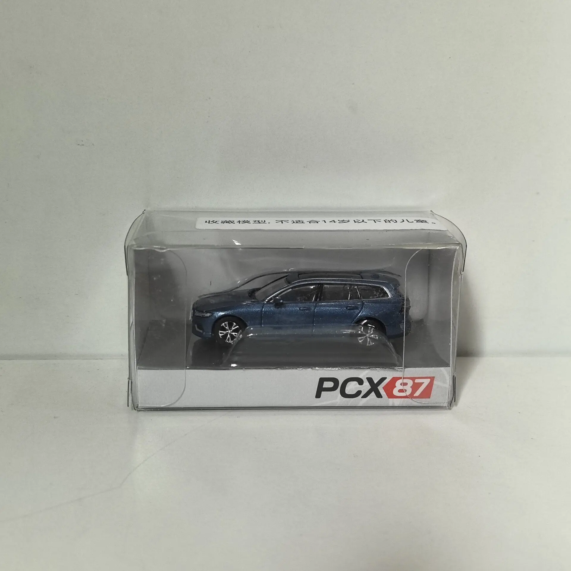 

Модель автомобиля PCX HO 1/87 VOLVO V60 KOMBI из пластика