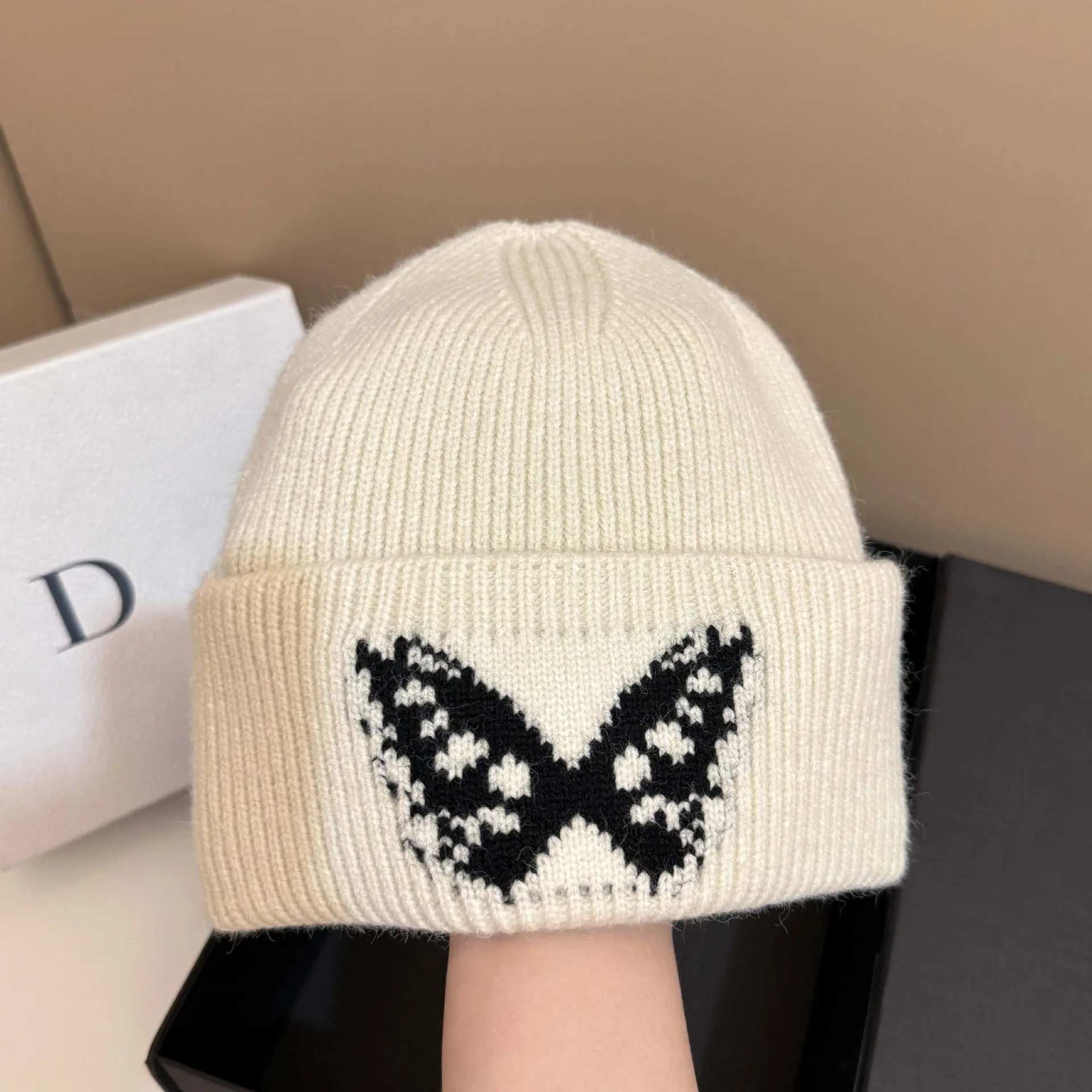 ​Designer Embroidered Bow Knit Cap Winter Warm Ear Protection Light Luxury Beanie Outdoor Balaclava Cold Hat Women Premium