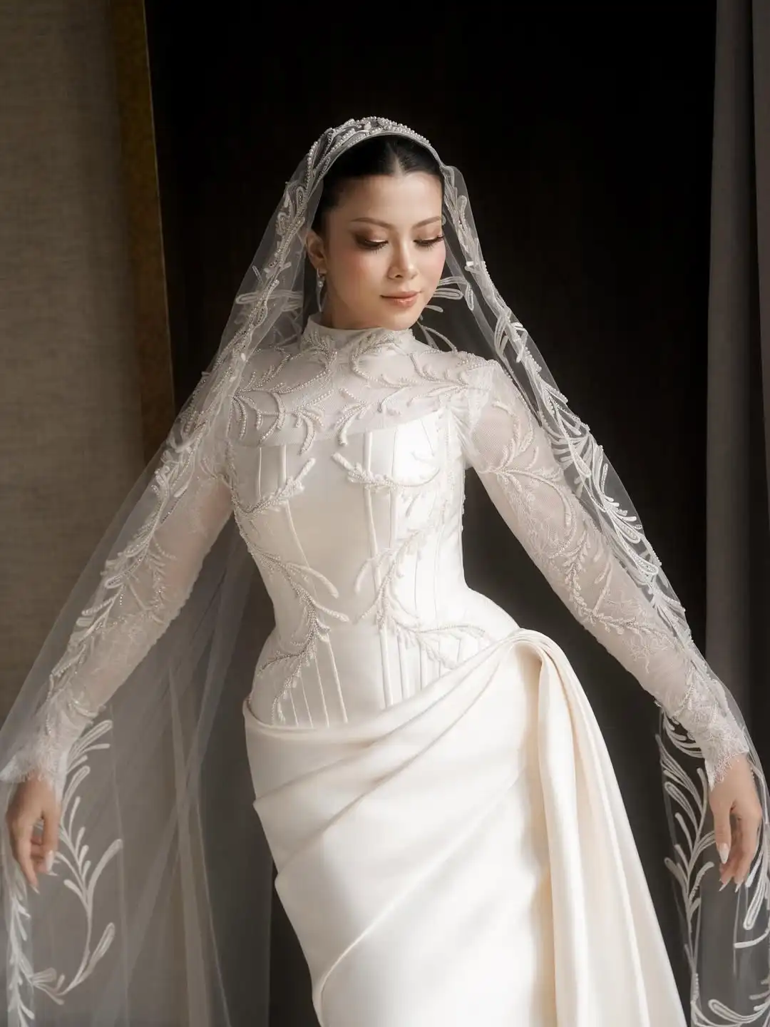 

Роскошное элегантное трендовое платье-футляр с высоким воротом и вышивкой, расшитое бисером и блестками на талии, плиссированное тюлевое атласное свадебное платье