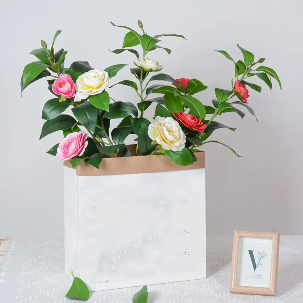 Рисунок 4 - Пластиковые искусственные цветы камелии