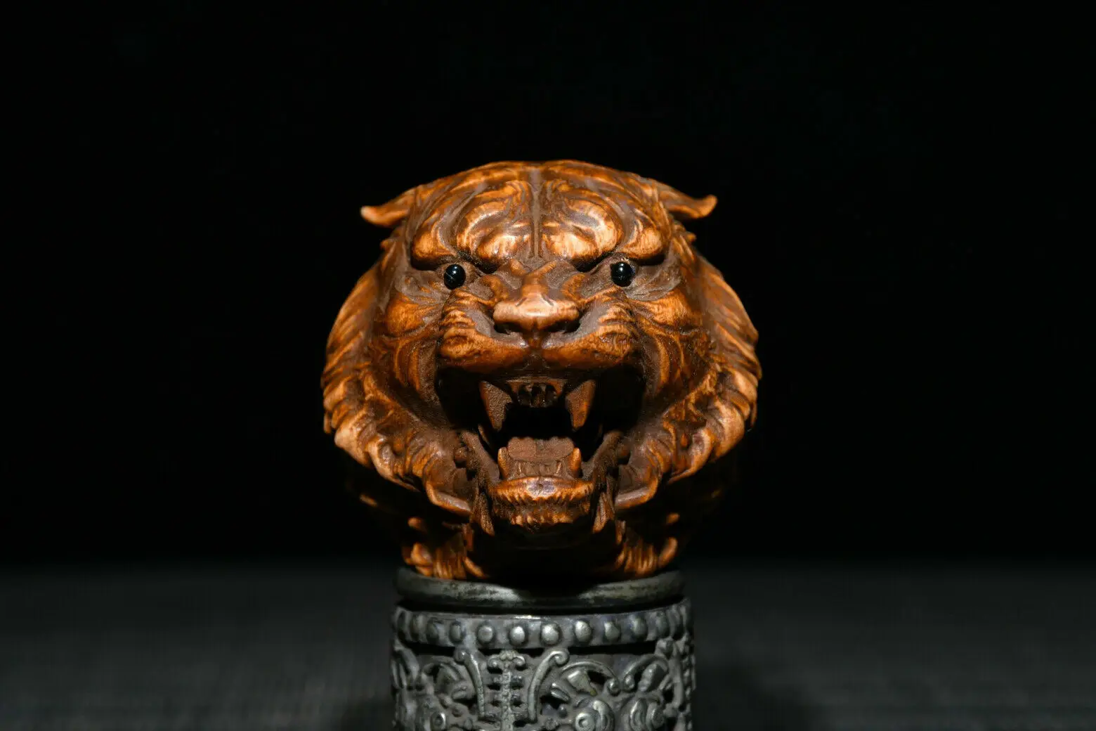 China Antique Decor Wooden Boxwood Carved Exquisite Tiger Statue Sculpture Art