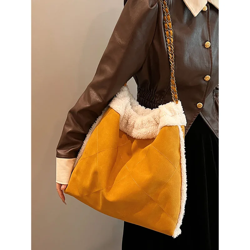 Lamb Wool Chain Shoulder Bag Faux Suede High-End Texture Bucket Bag Women 2023 Autumn Winter New Maillard Style Plush Tote Bag