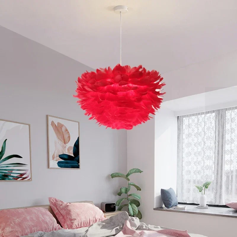 Lampadario di piume Nordico moderno Soggiorno Camera da letto Luce calda Sala da pranzo romantica Ins Net Luce di piume d'oca rossa