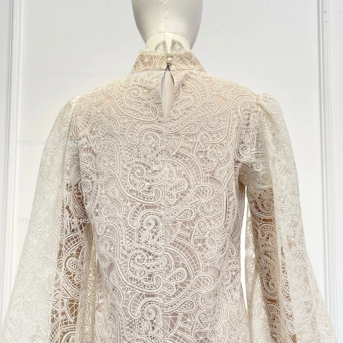 

Женский комплект: блузка с длинным рукавом и мини-юбка, украшенные изысканным кружевом и вышивкой, белый кремовый цвет, новинка 2026 года