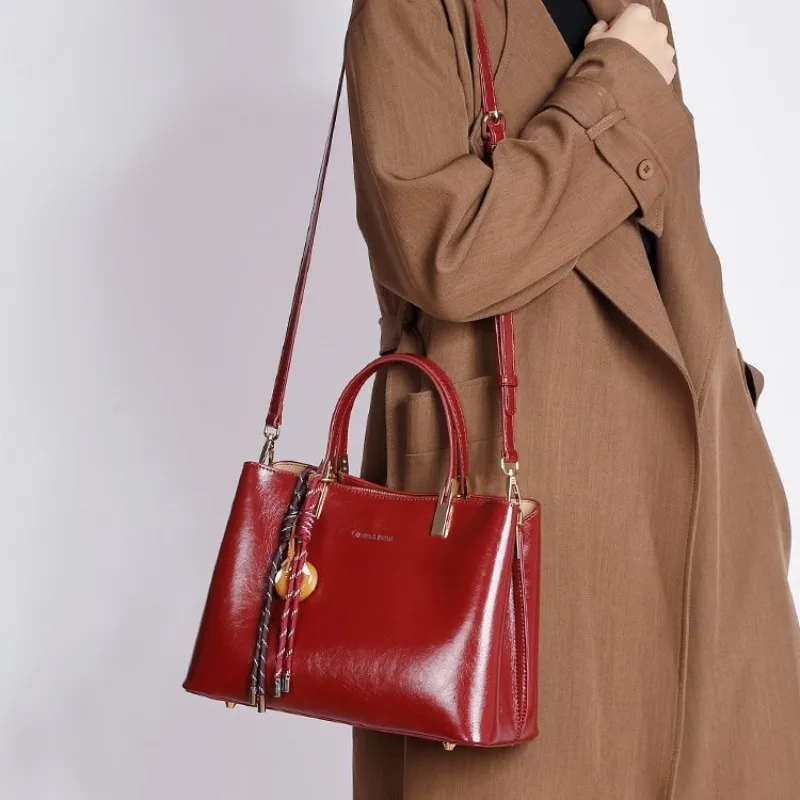 

High-End Red Fashionable Handbag for Middle-aged Women Large Capacity Luxury Shoulder Bag for Wedding Banquets