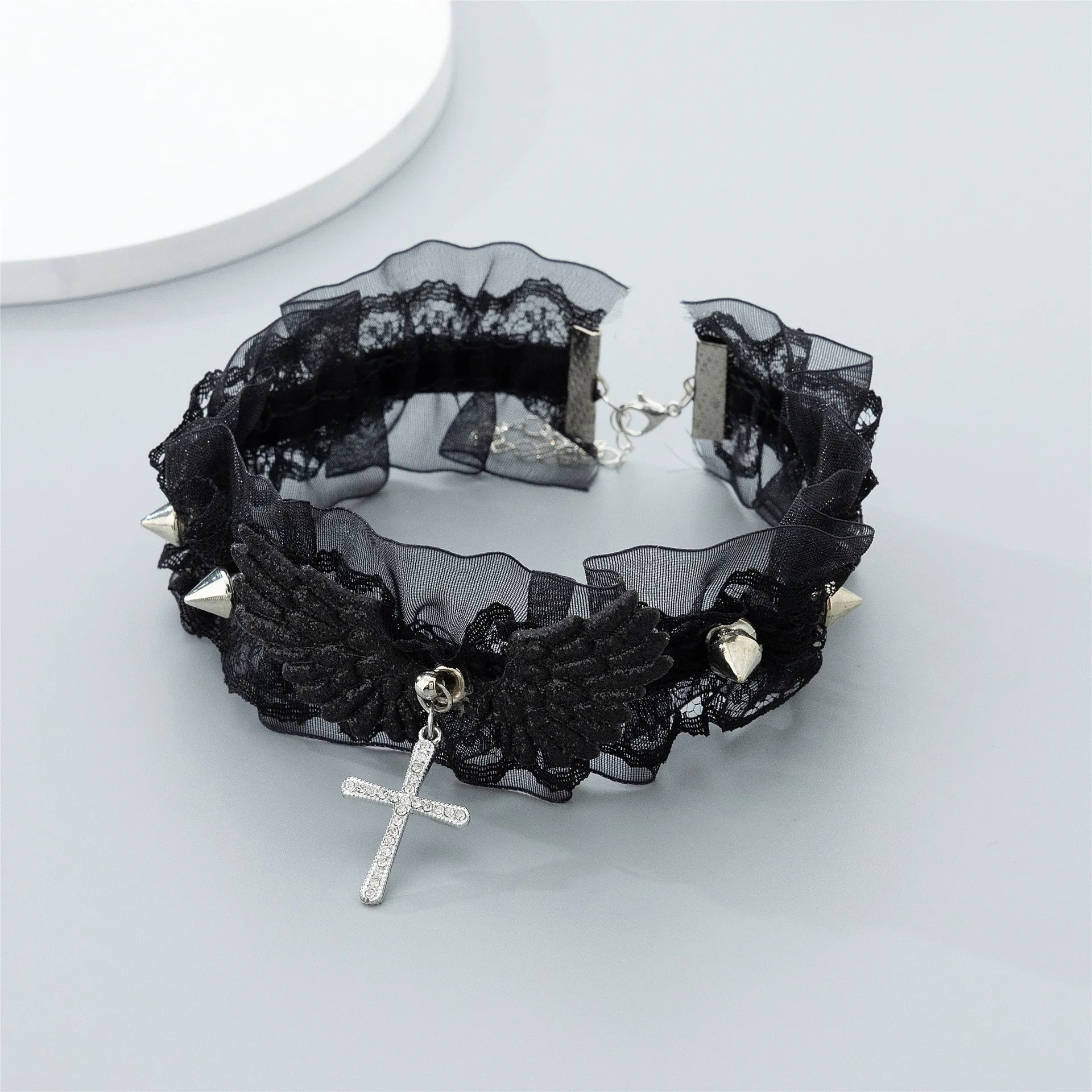 ZAKOL Fashion Y2K Angel Wings Lace Choker Necklace for Women Girls Wide Lace Rivets Lolita Lace Cool Leather Necklace Daily Wear