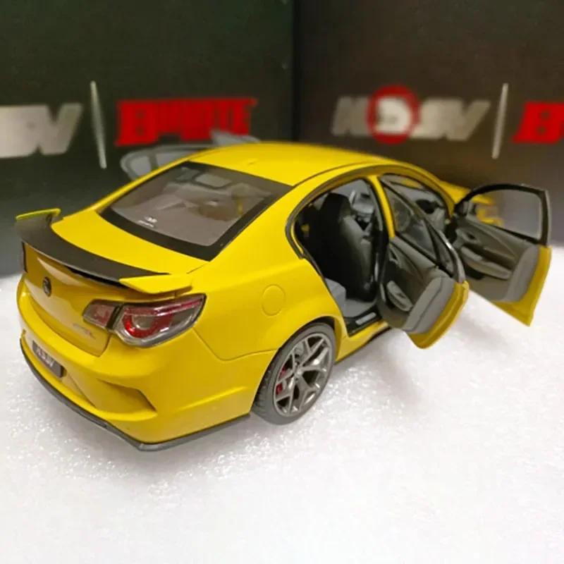 โลหะผสมDiecast 1:18 Scale Holden HSV GTSR HERONสีเหลืองจําลองซีดานคอลเลกชันจอแสดงผลเครื่องประดับของเล่นของขวัญ-ไม่มีใบรับรอง