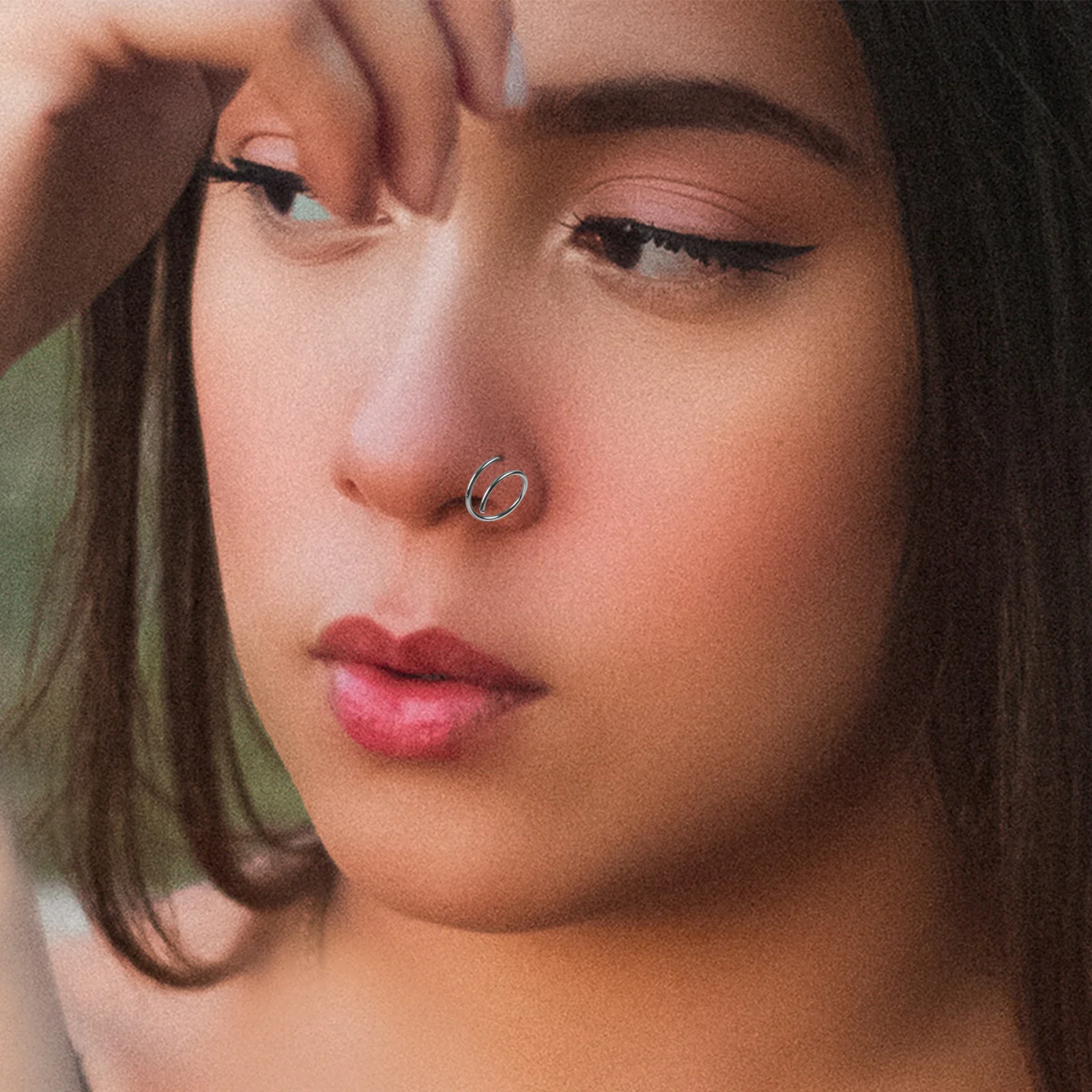 4 قطع من حلقات الأنف الحلزونية، زينة حلقة الأنف المزدوجة بألوان جميلة، مصقولة بشكل جيد، مظهر بسيط ولكن فريد من نوعه للاستخدام اليومي أو