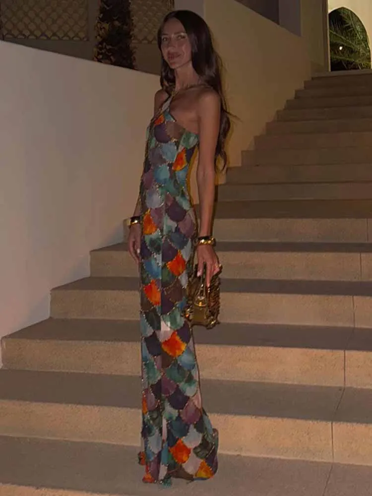 BKQU الملونة طباعة فستان طويل المرأة عبر الرسن مثير Y2K الصيف عارية الذراعين فساتين الحفلات Bodycon عالية الخصر ماكسي الشاطئ رداء 2025
