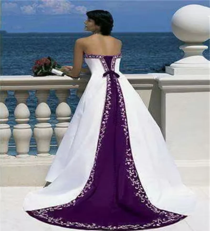 Retro Gothic Embroidery Wedding Dress Blue Purple White A Line Beach Satin Strapless Bridal Dress Corset Red Bride Customized