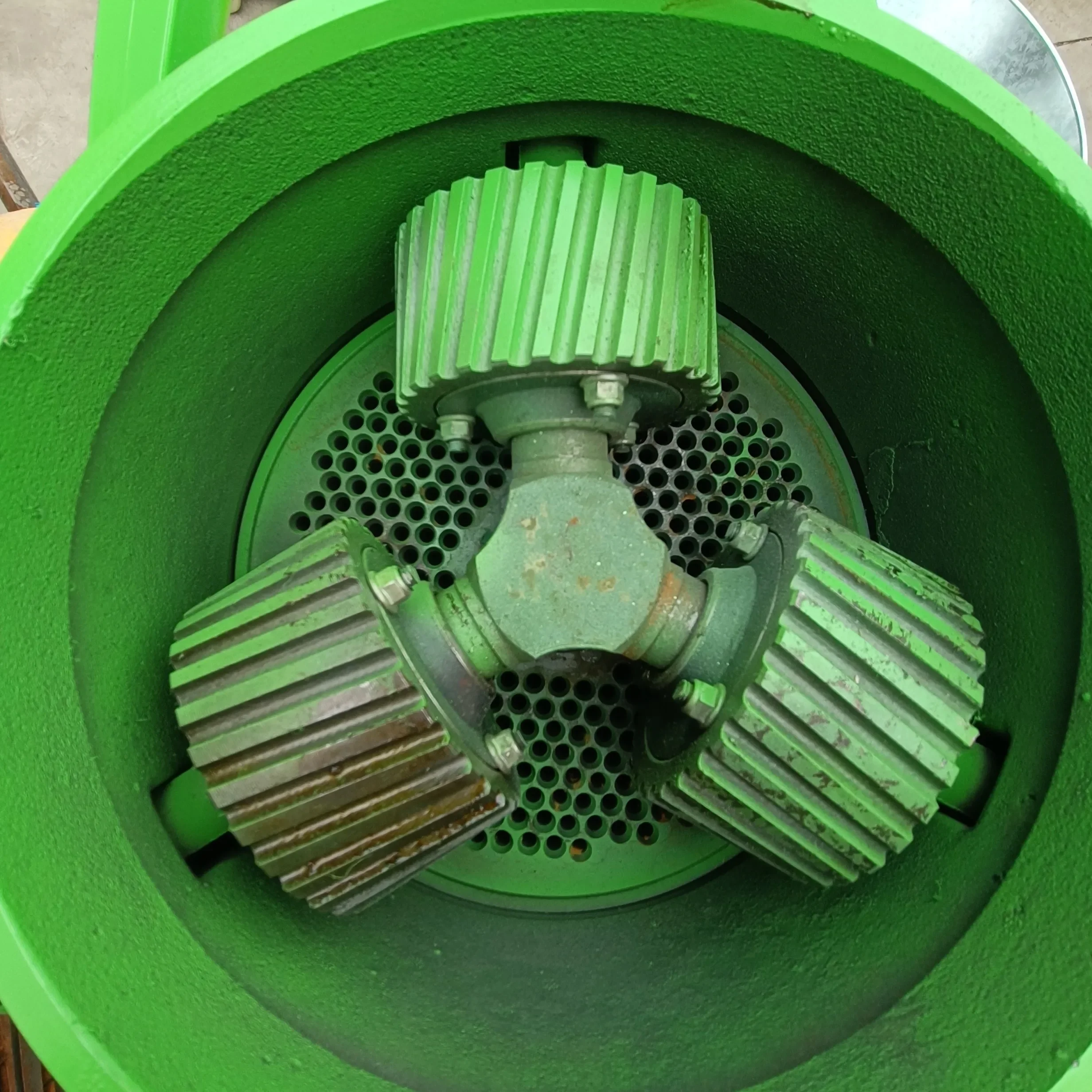 Efficient 25HP PTO  Capacity 600kg/h Animal Feed Mill  Easy to Use Feed Pellet Mill   Personnel Farmers  Use