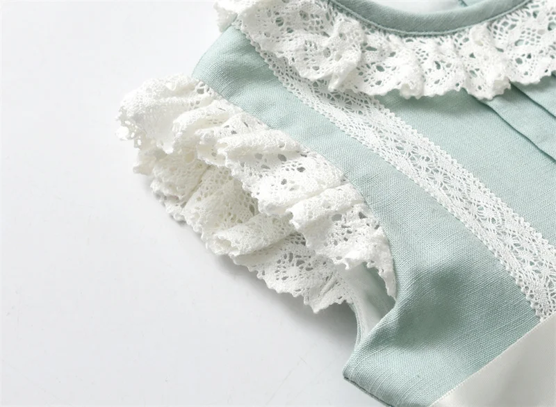 2025 White Lace Baby Girls Summer Birthday Dresses Classy Flying Sleeves Children Green Dress Round Neck Bandage Holiday clothes