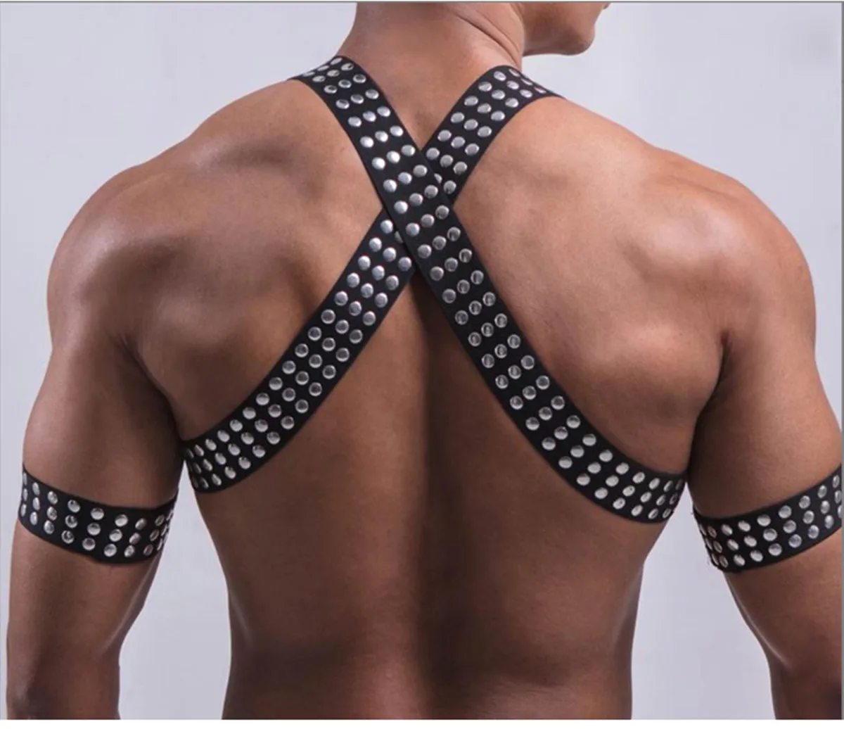 パンクメタルストレッチチェストストラップマッスルマンポールダンス服ナイトクラブバー Dj Ds アクセサリーパーティーカーニバルレイブ衣装 yj409