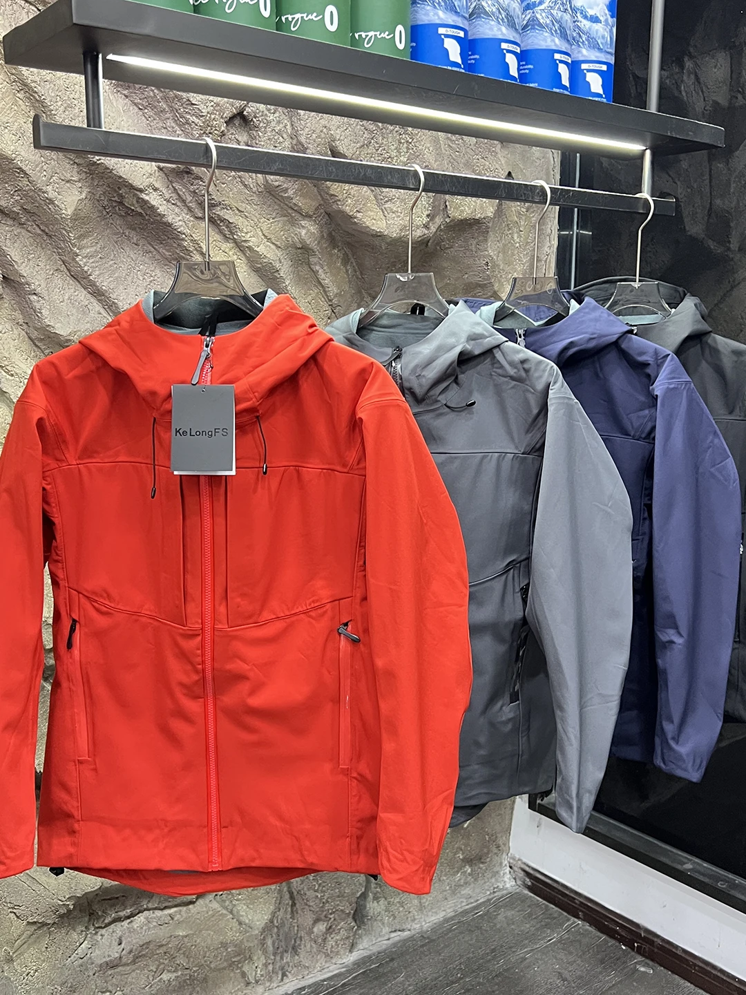 เสื้อแจ็คเก็ตผู้ชายแบบนุ่มสำหรับกิจกรรมกลางแจ้ง กันน้ำ กันลม ติดกาวเต็มตัว ทรงพอดีตัวสำหรับวัยรุ่น แขนยาว ปิดด้วยซิป