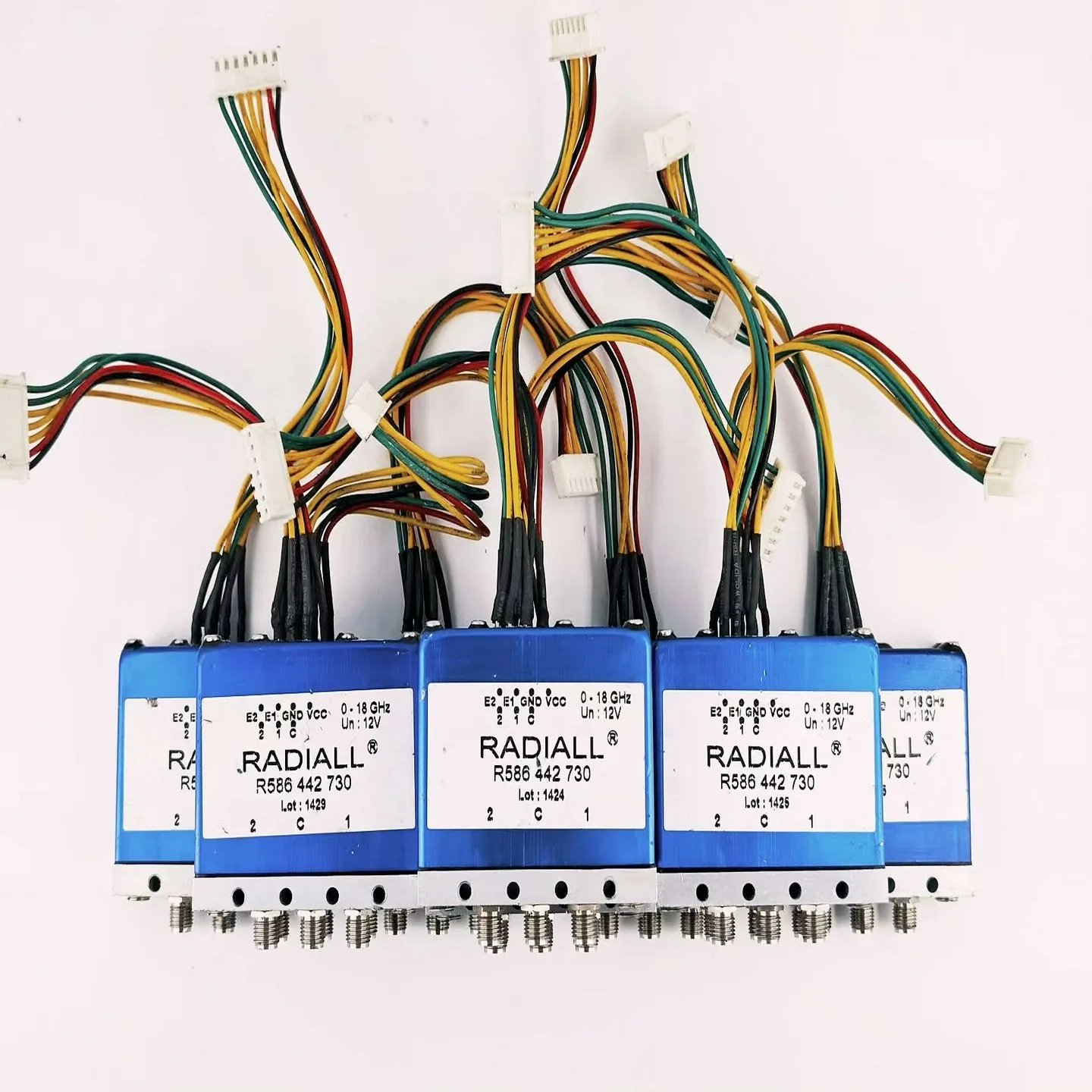 1 PIECE RADIALL R586442730 RF coaxial switch