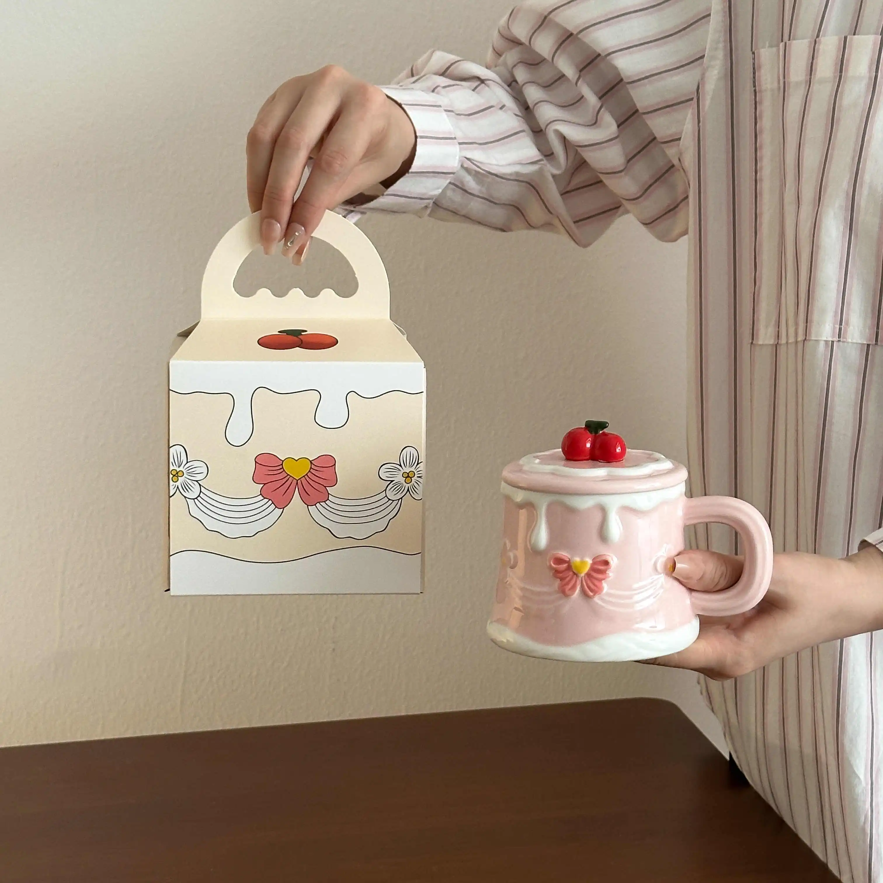 Taza de cerámica con tapa para decoración de cereza, regalo de cumpleaños de 400ml, familia de alta belleza, taza de café para desayuno, caja de regalo de mano, taza de agua