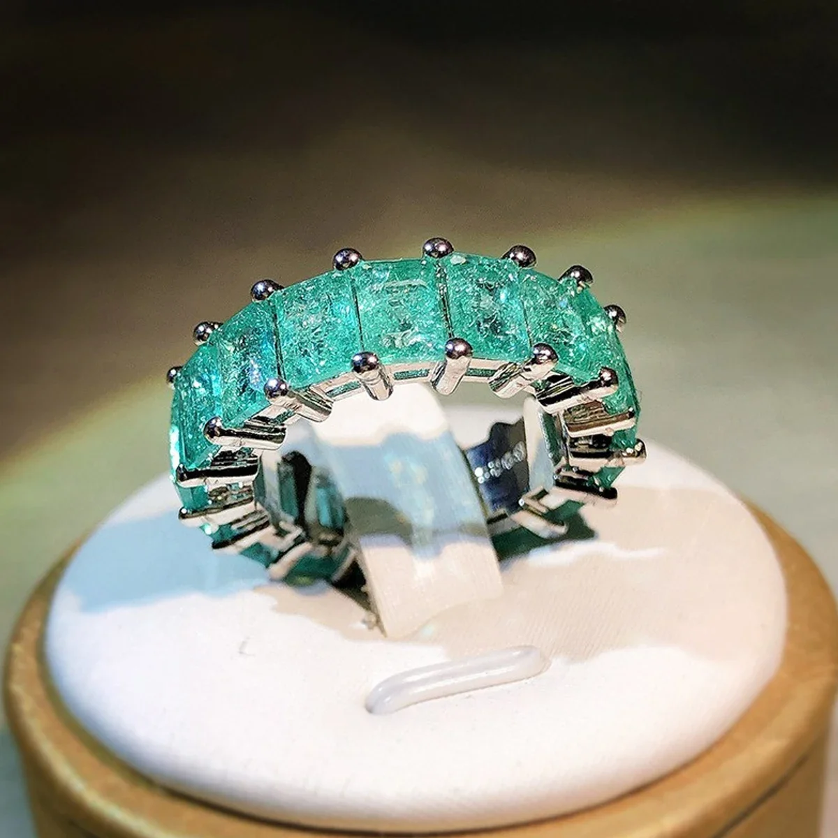 

New European and American Light Luxury Palace Style Princess Ring Fashionable Ladies Engagement Ring Birthday High-end Gift