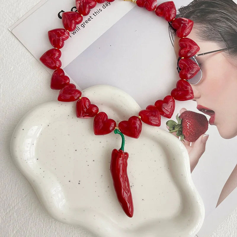 1pc Stylish And Simple Copper Drop Oil Chili Pendant Resin Love Beaded Necklace, Suitable For Ladies\' Parties And Everyday Wear