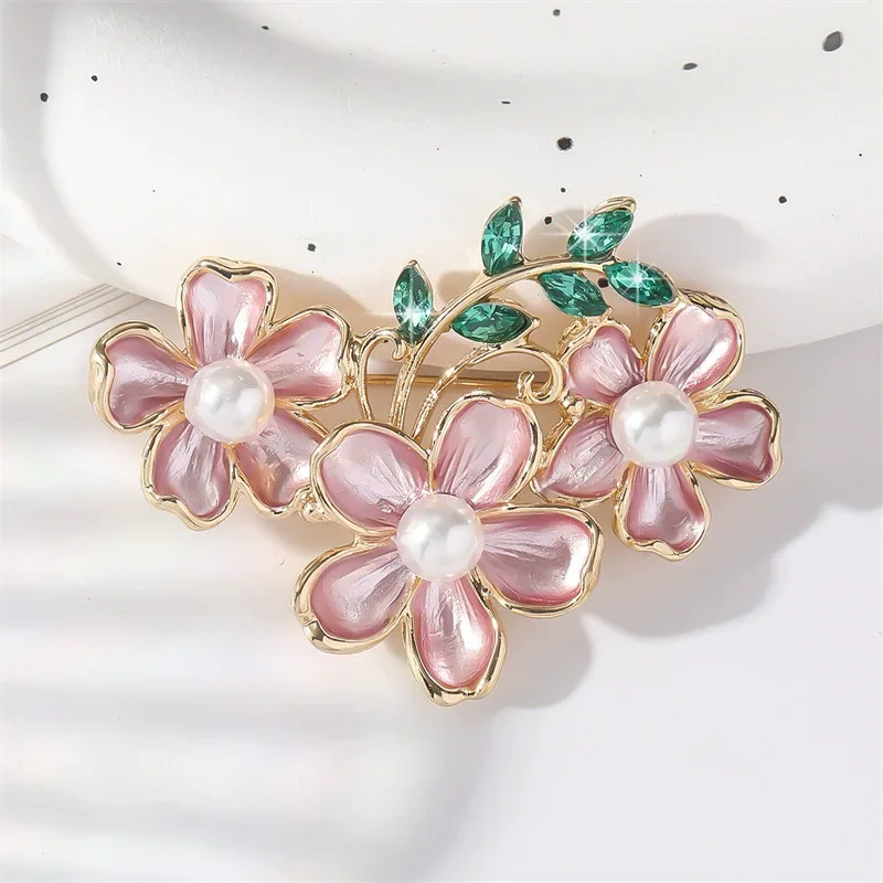 Retro Flowers Brooch for Women Men Eye-Catching Flower Charm Pin Accessory for Stage&Special Occasions Memorable Gift Item