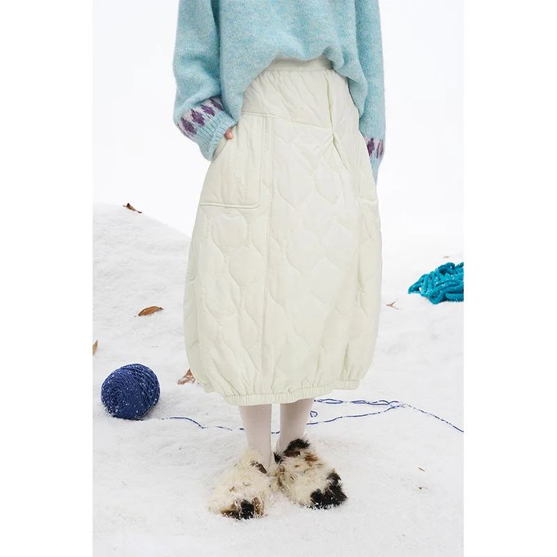 ELFSACK 2025 Winter New Arrivals Light Minimalist Casual Classic Solid Trim Warm Down Half Skirt For Women