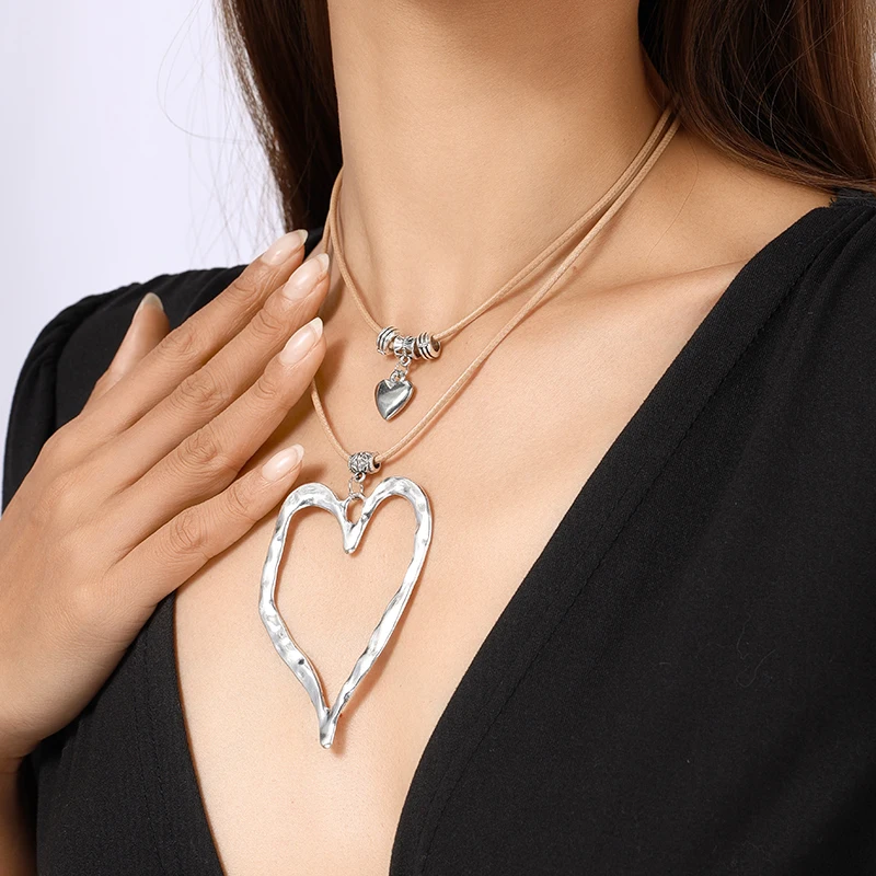 Aihua Wachsleder-Seil Großer Herzanhänger Halskette für Damen Choker Statement-Schmuck für Partys und Geschenke – Detail 3
