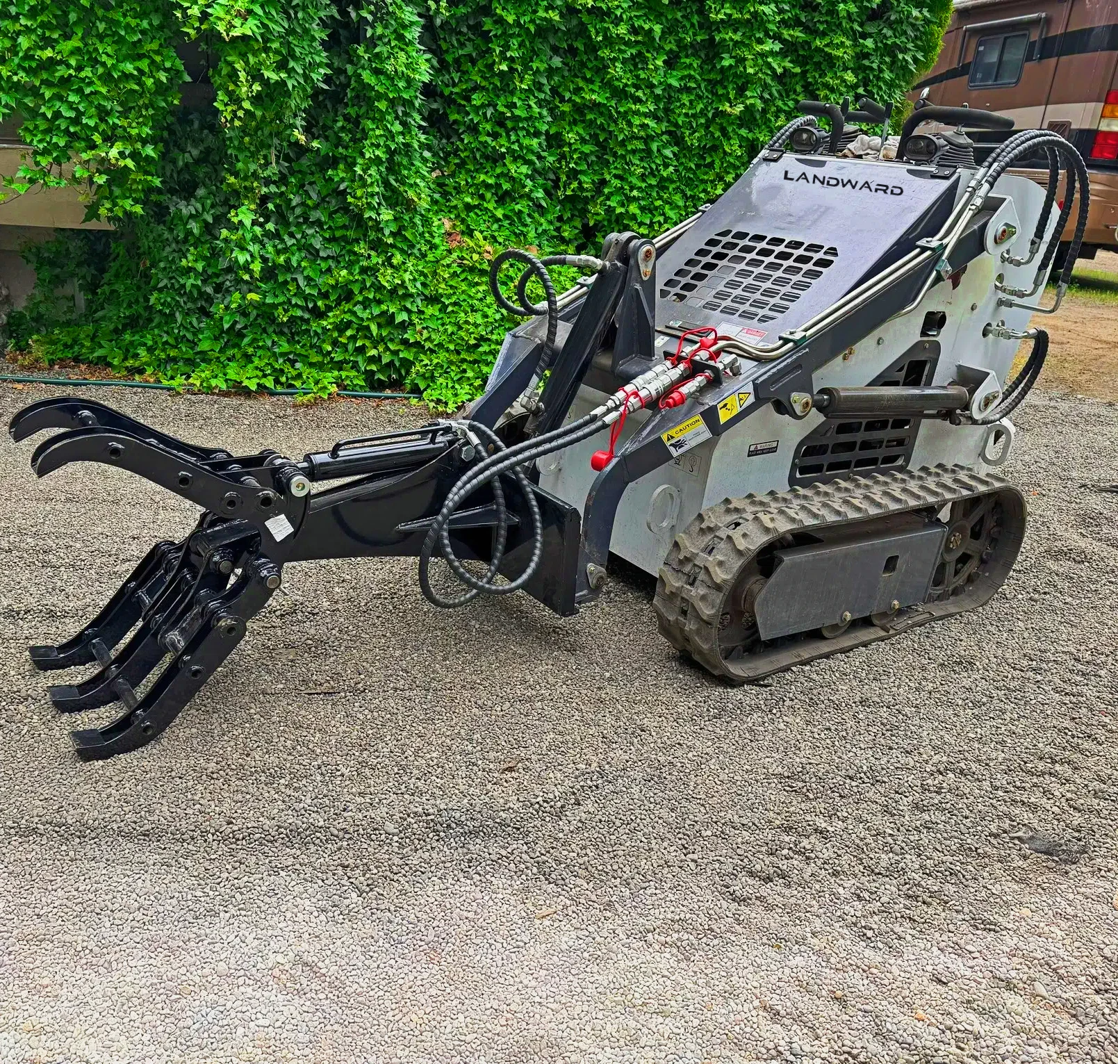 

High Quality Home Use Mini Steer Loader Agricultural Small Track Loaders Wholesale 4WD Skid Steer Loader EPA Euro 5 Customized