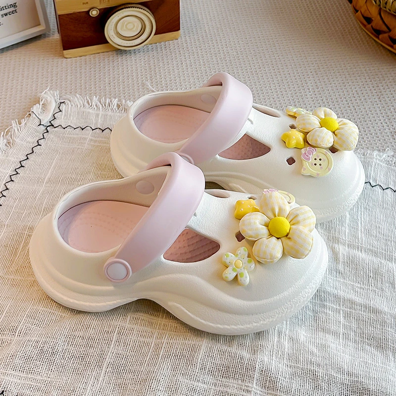 A pair of children's sweet thick sole casual clogs, detachable flower charms summer daily footwear KHR-k818