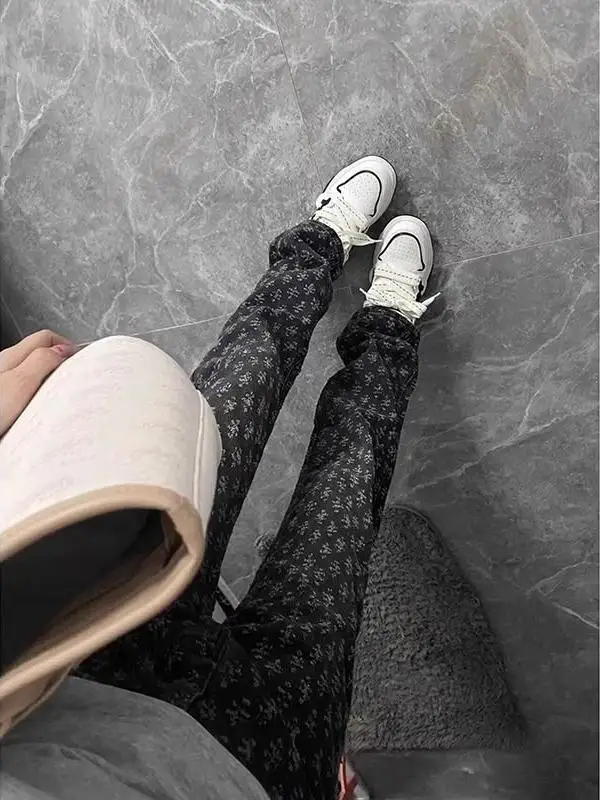 

Мужские джинсовые джинсы с завышенной талией, тонкие прямые брюки в американском стиле ретро с высокой талией, удлиняющие брюки-расклешенные с цветочной вышивкой, повседневные...