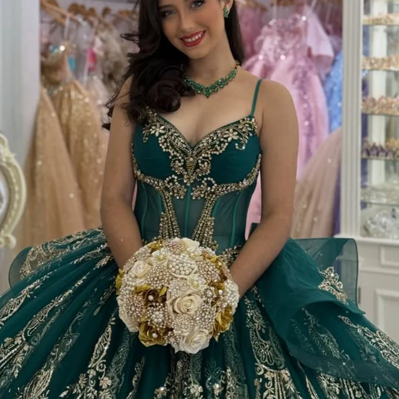 

Блестящее темно-зеленое платье Quinceanera с кристаллами и золотыми блестками, наклейка с открытыми плечами и длинным хвостом, Vestidos De 15, Quinceanera ﻿ Настроить