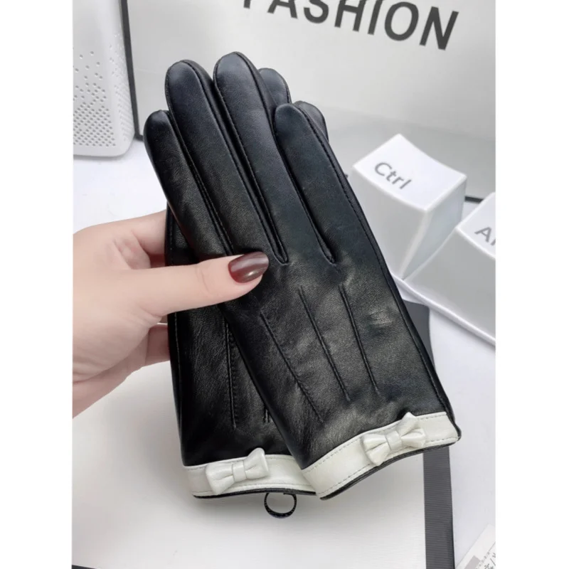 

Women's Genuine Leather Motorcycle Riding Gloves Autumn Winter Velvet Warmer Hot Trendy Fashionable Short Cut Guantes