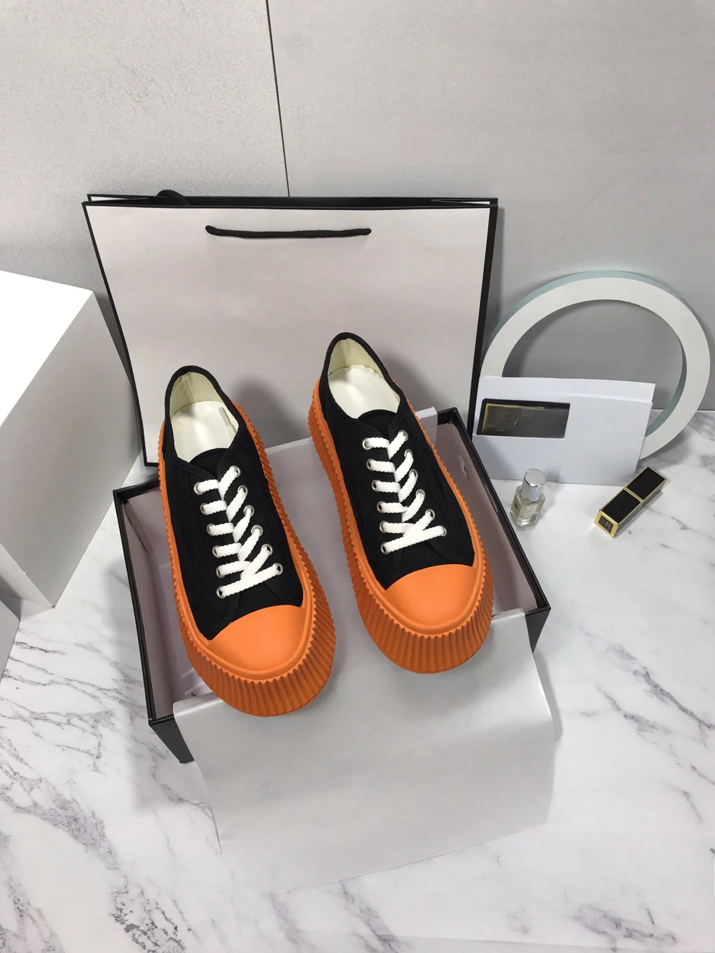 Fashion Simple Unisex Skateboard Sneakers Flat Lace Up Casual Board Shoes Anti Slip Wear Resistant Rubber Sole Comfort Footwear Men Women All Seasons Daily Walking Footwear