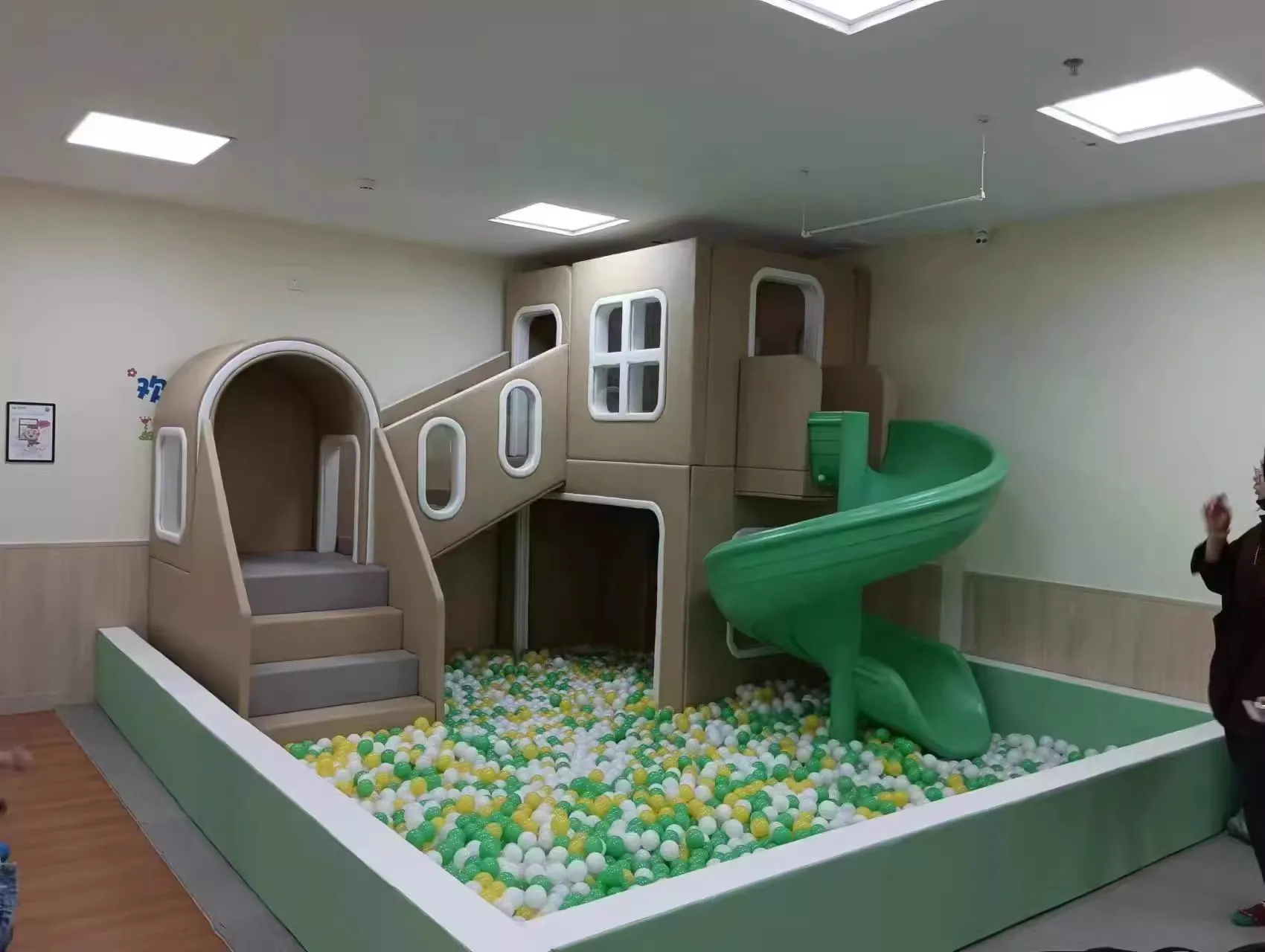 Indoor Climbing Frames Kids Structures Commercial Playground Equipment with Big Ball Poolspromote sales