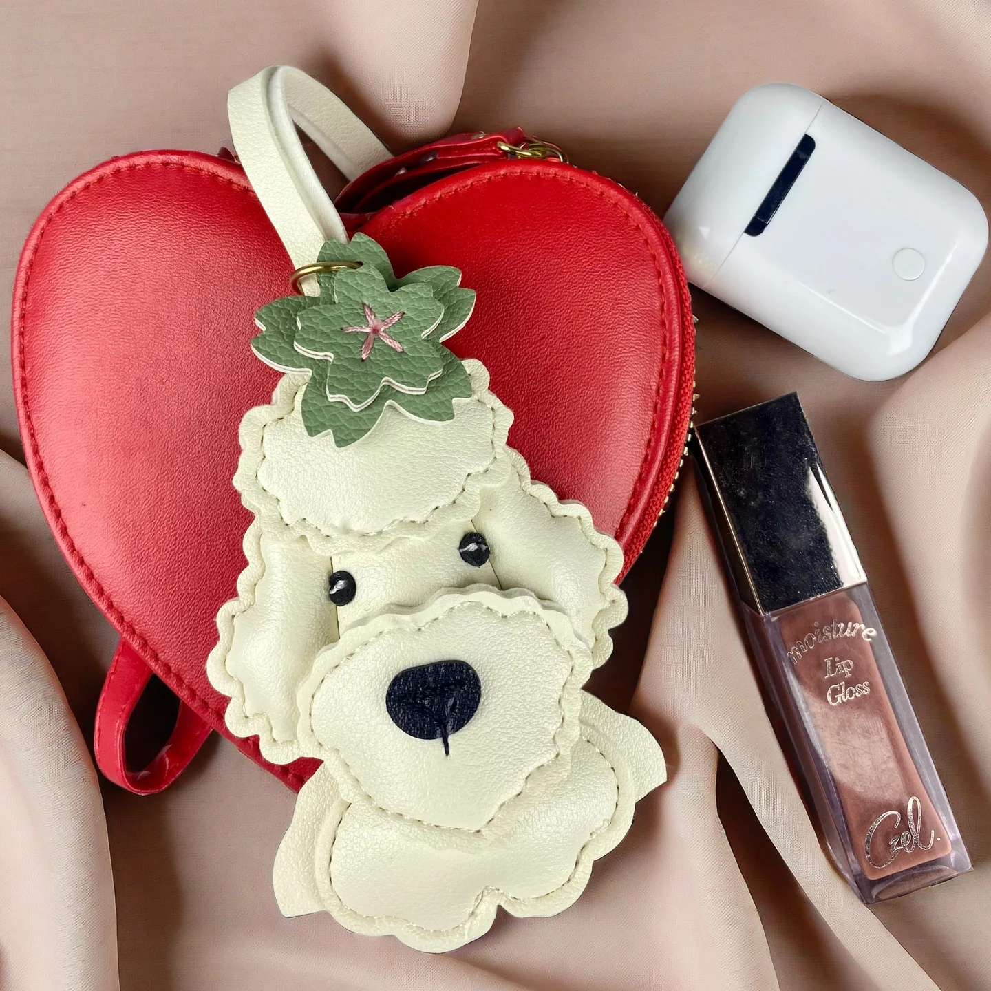 

Очаровательный кожаный брелок с плюшевой собакой и съемным цветочным шармом - ваш ежедневный счастливый компаньон - искусственная кожа - идеальный подарок для женщин