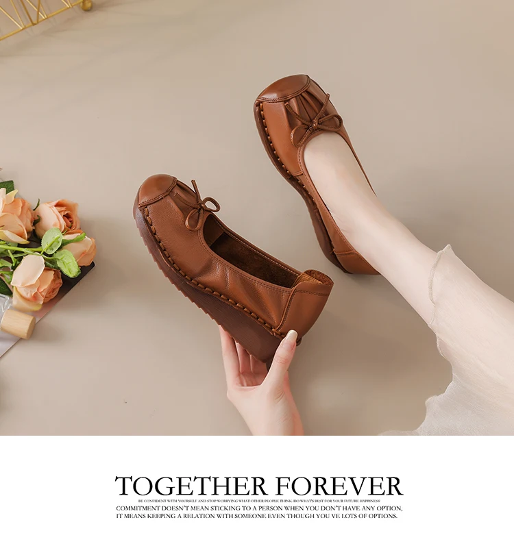 Neue Vintage-Pumps mit plissierter Schleife, Damen-Keilabsatzschuhe, flache Schuhe aus echtem Leder, handgefertigte Slip-On-Loafer für Damen, Retro-Hochzeitsschuhe in Rot. – Detail 4