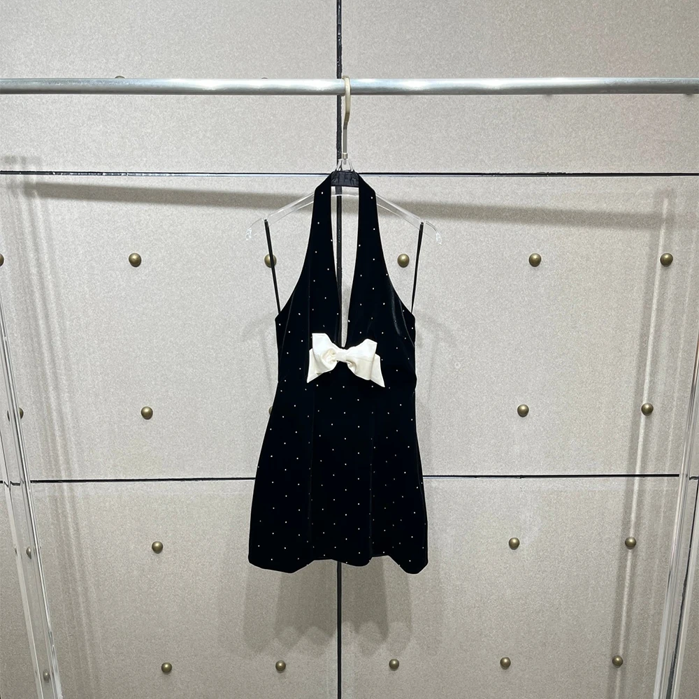 Hochwertiges Strass-Damenkleid mit Schleifendetail, sexy, rückenfrei, elegantes Pendler-Neckholder-Kleid, 2026, frühes Frühjahr, neu, Y2k