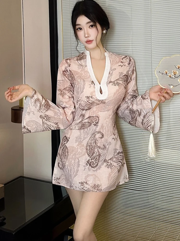 2025 القطن والكتان طباعة الخامس الرقبة فستان قصير مثير الخريف الشتاء طويلة الأكمام Bodycon فستان المرأة الكورية موضة عادية Vestidos