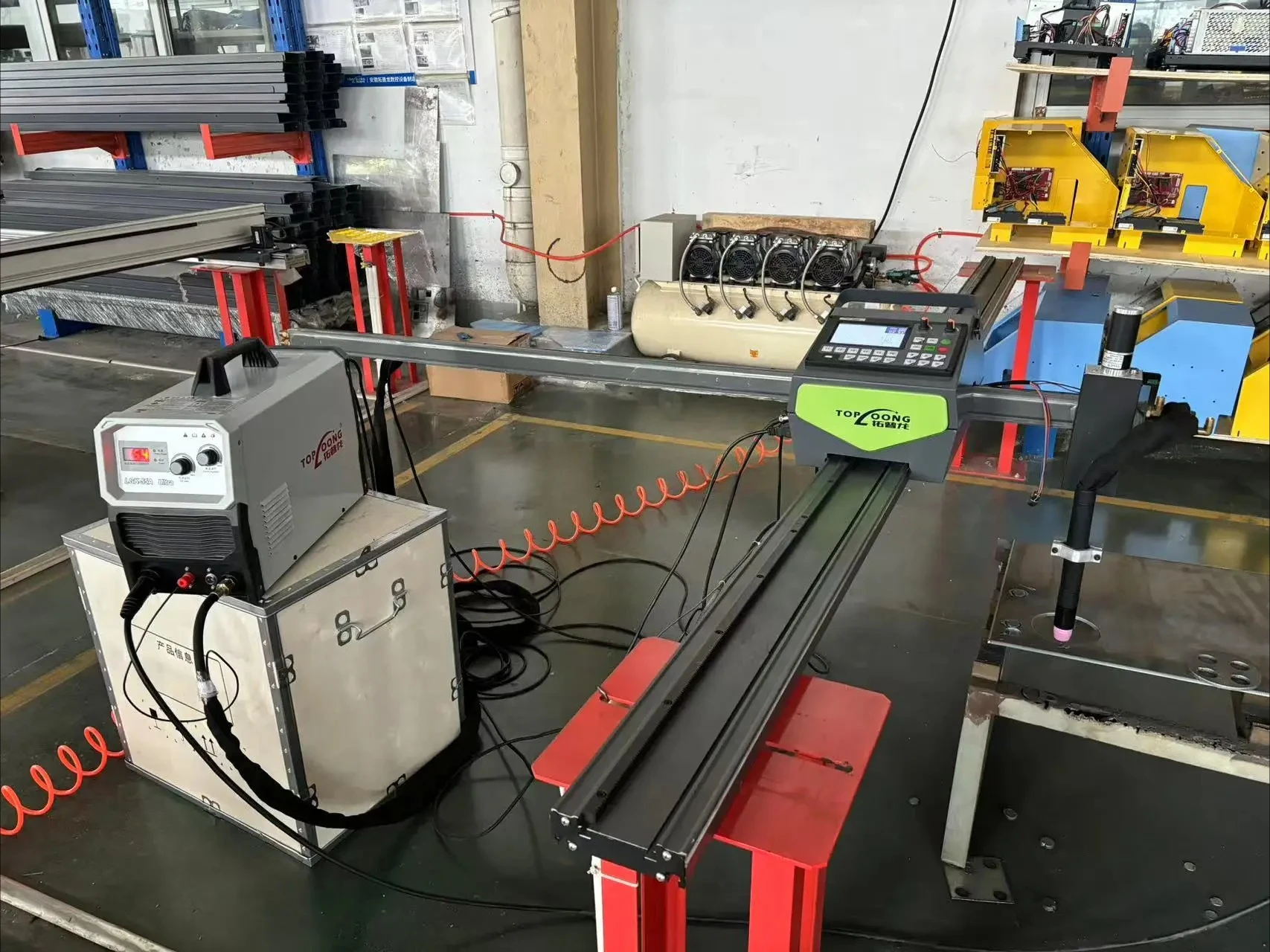Portable 28KG CNC Cutting Machine Easy to Carry Supports Flame & Plasma Cutting for Steel Industries 220V Motor