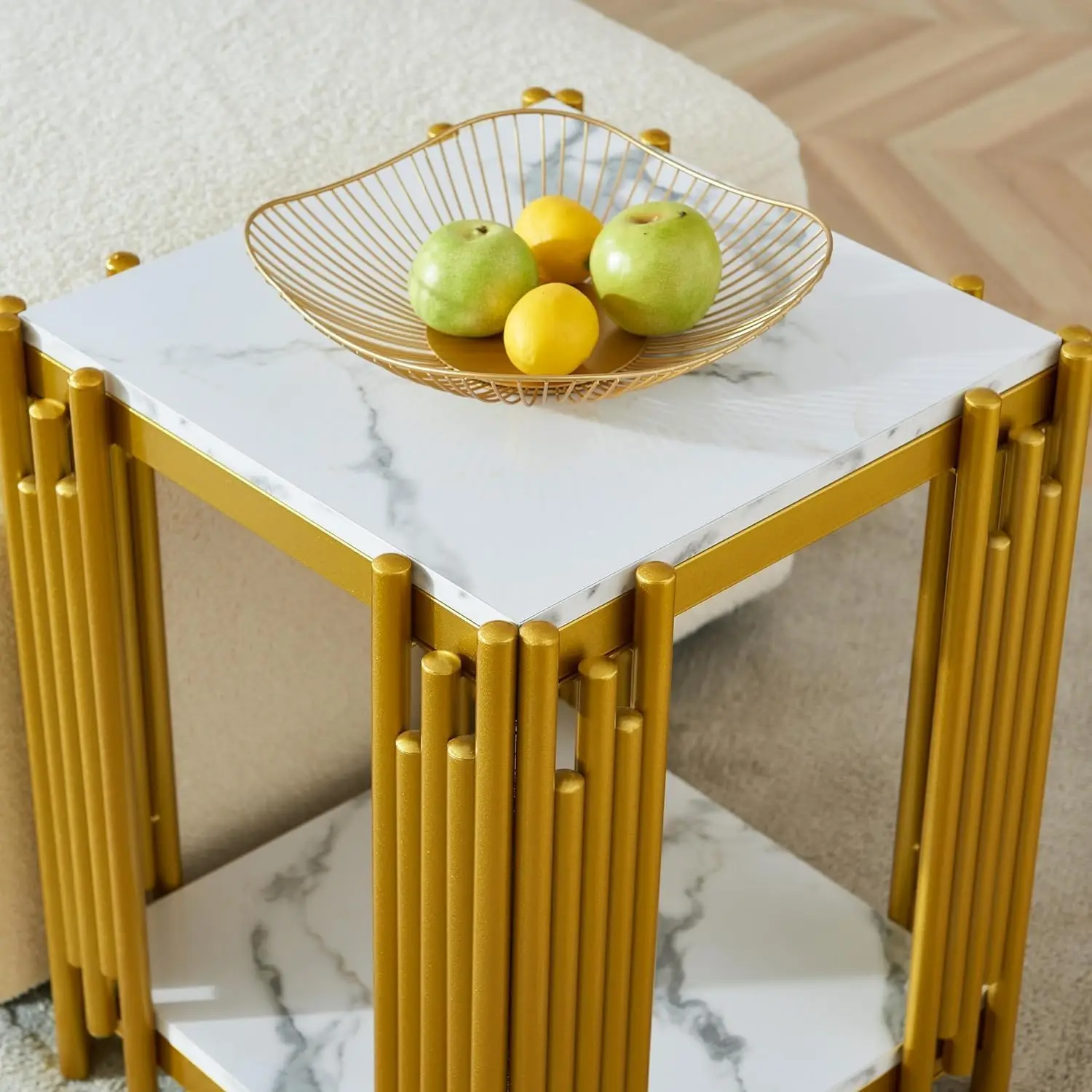 Table d'appoint carrée en faux marbre avec rangement, table d'appoint moderne du milieu du siècle, cadre en métal doré, 2 niveaux, blanc