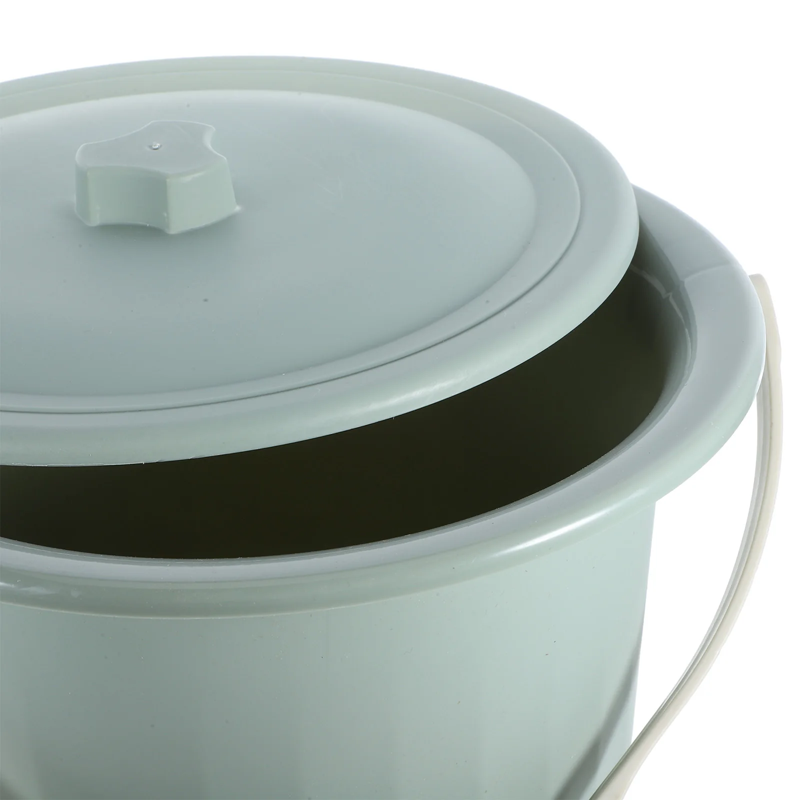 

Chamber Pot Portable Urinal For Elderly Disabled, Plastic Bedpan With Lid, Lightweight Night Urine Bucket For Home Hospital