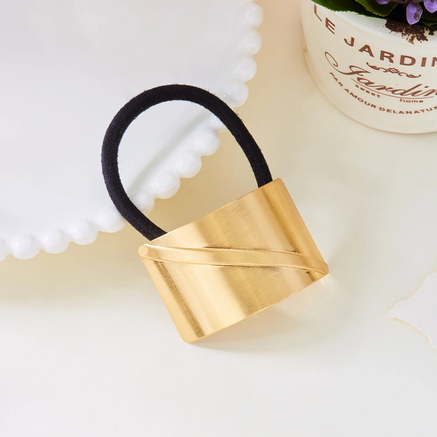 

Trendy Geometric Metal Hair Ties for Women Minimalist Smooth Gold Color Oval Elastic Hair Bands Ponytail Holder Hair Accessories