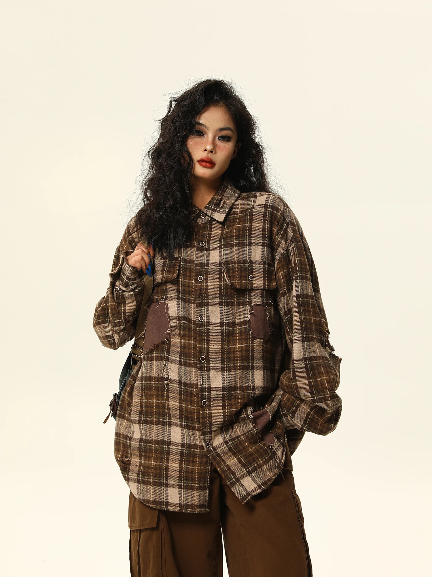 

Женский лоскутный дизайн в стиле дикого американского ретро, модный длинный све, клетчатый воротник, полиэфирное волокно, устойчивое к деление...