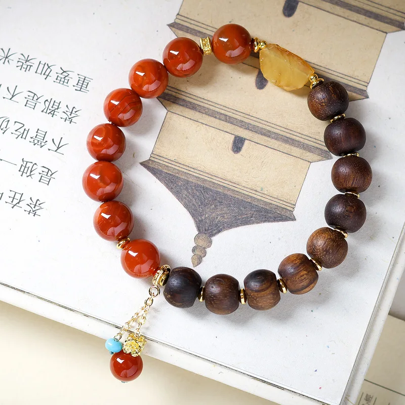 Huang Qinann's agarwood raw a new Chinese-style red agate and amber combination bracelet for women