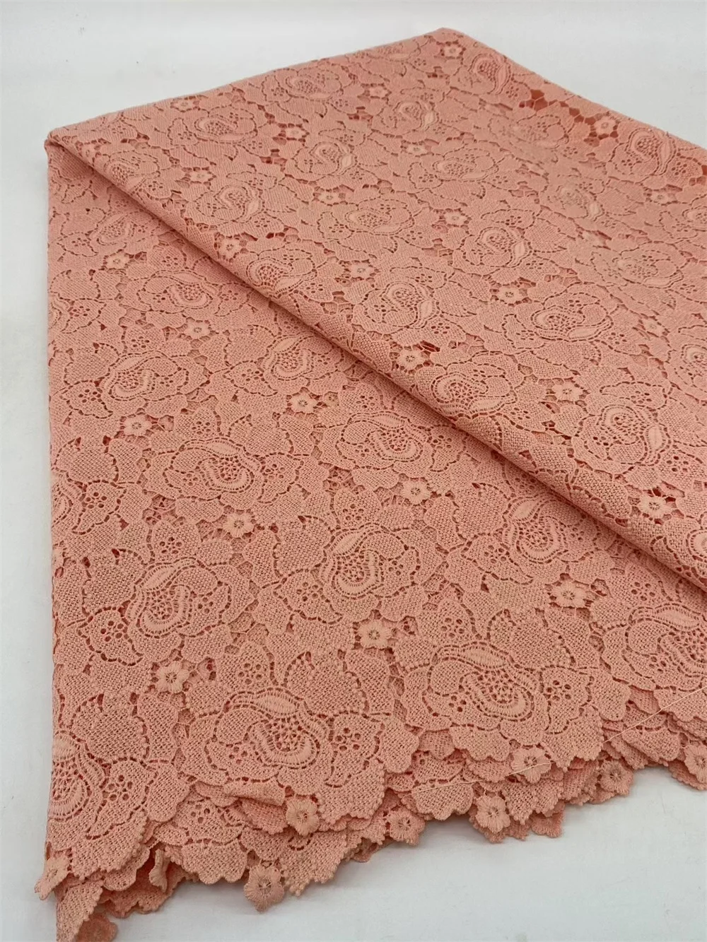 Lacci di lusso in vendita 5 metri tessuto di pizzo guipure di alta qualità 2025 tessuti di pizzo nigeriano tessuto abito da sposa per cucire A1243-2