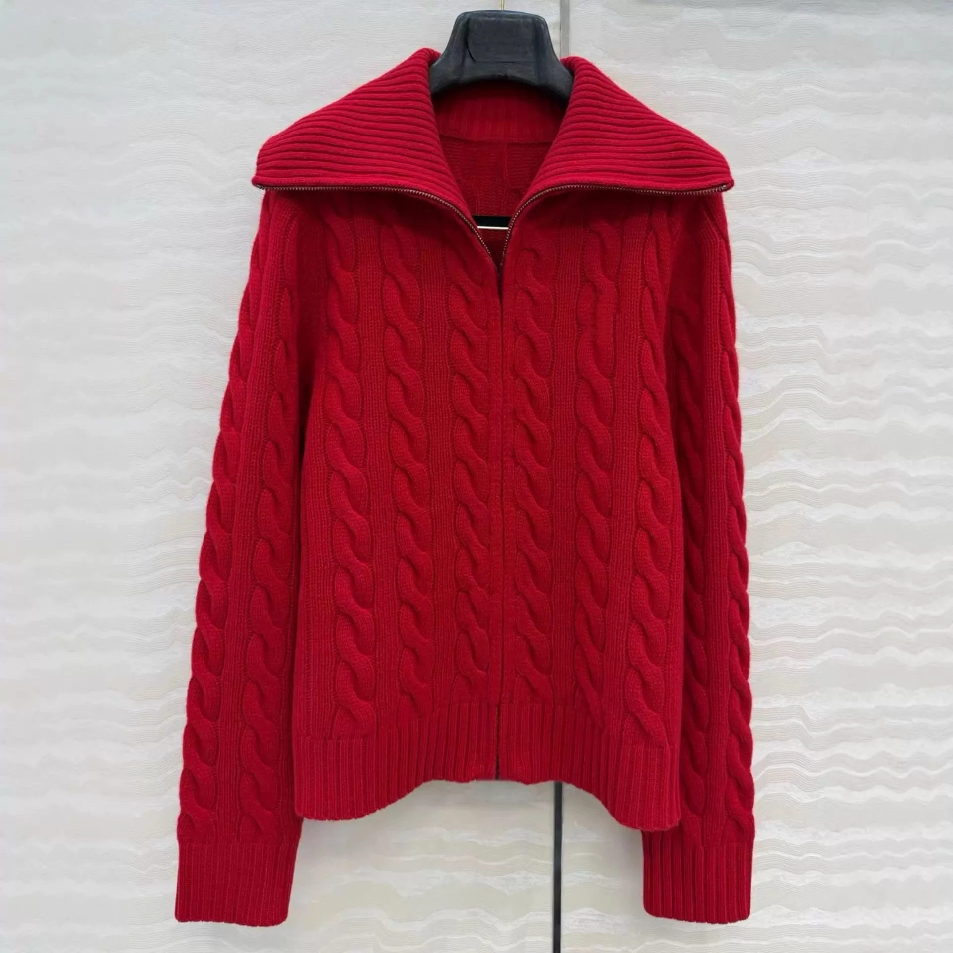 

Новинка: Двубортный шерстяной вязаный кардиган. Модный женский вязаный свитер для ранней весны 2026 года, сохраняющий тепло.