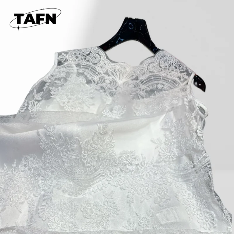 Vestido maxi estilo praia com alça espaguete para mulheres com saia em camadas e gravata de tecido leve e fluido Great Trave Daily AH01101