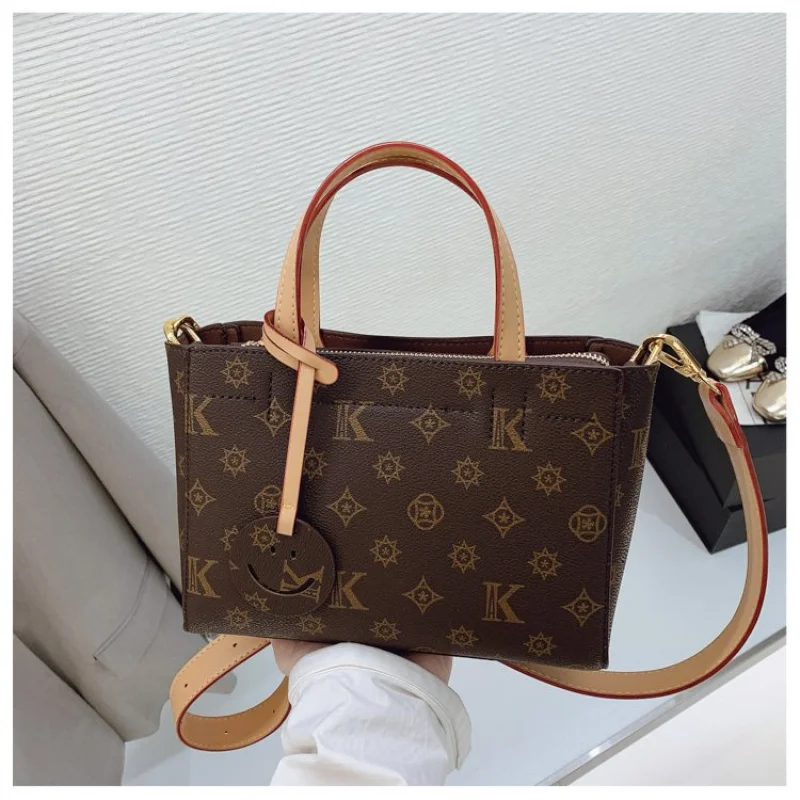 

Модная минималистичная женская сумка-мессенджер с роскошной кожаной отделкой и повседневным простым парижским стилем