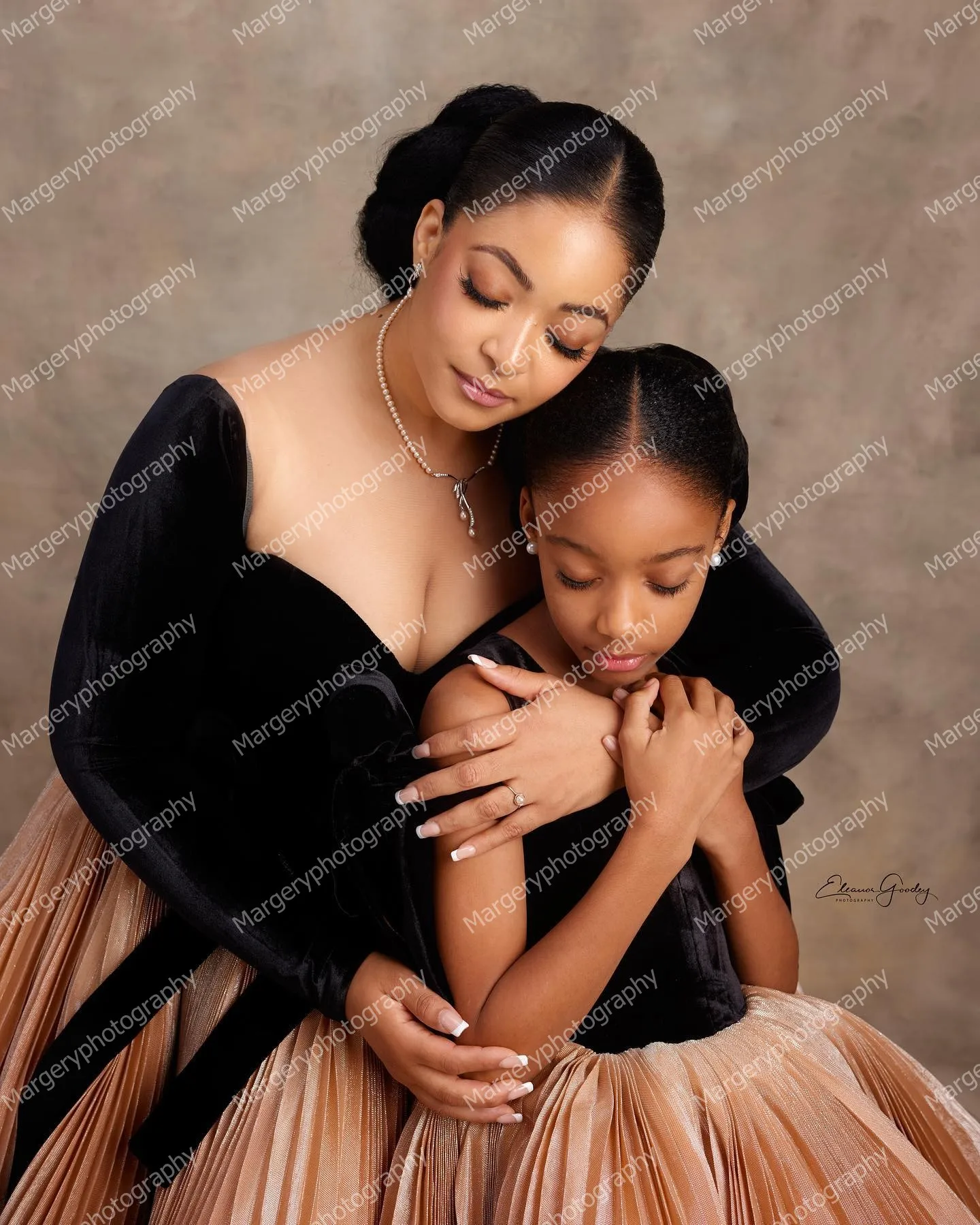 Elegant Pleated Mesh Mom And Kids Prom Dress Extra Puffy Ruffles Wedding Party Dresses Mother And Daughter Tutu Pageant Gowns