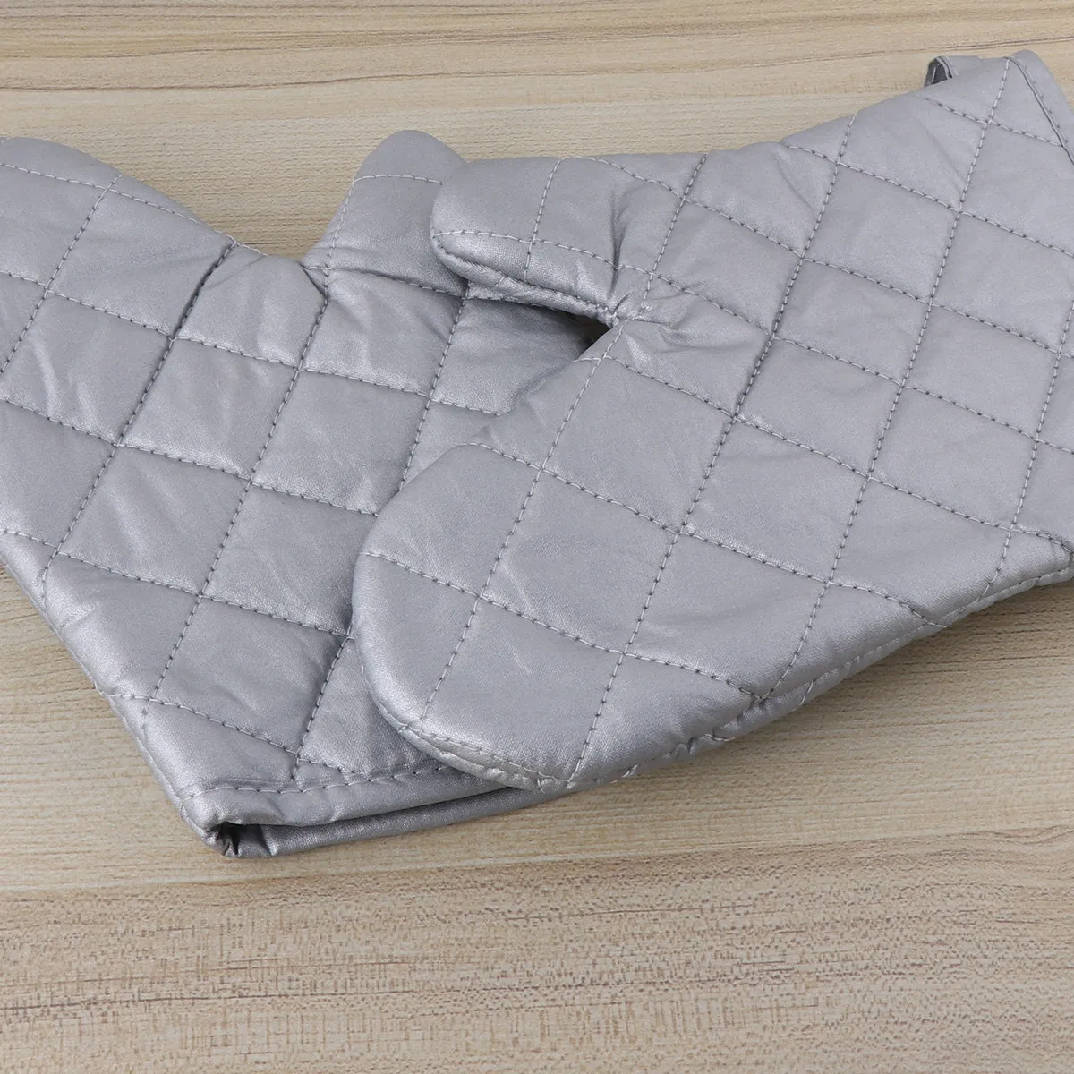 2Pcs Silver Coated Heat Resistant Oven Gloves with Cotton Lining Non Slip Textured Surface Waterproof Easy Clean Kitchen Baking