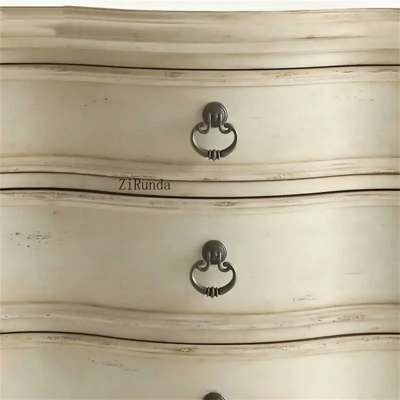 أثاث غرفة نوم حديث وبسيط من الخشب الصلب بجانب السرير مناسب لمنزل الفندق