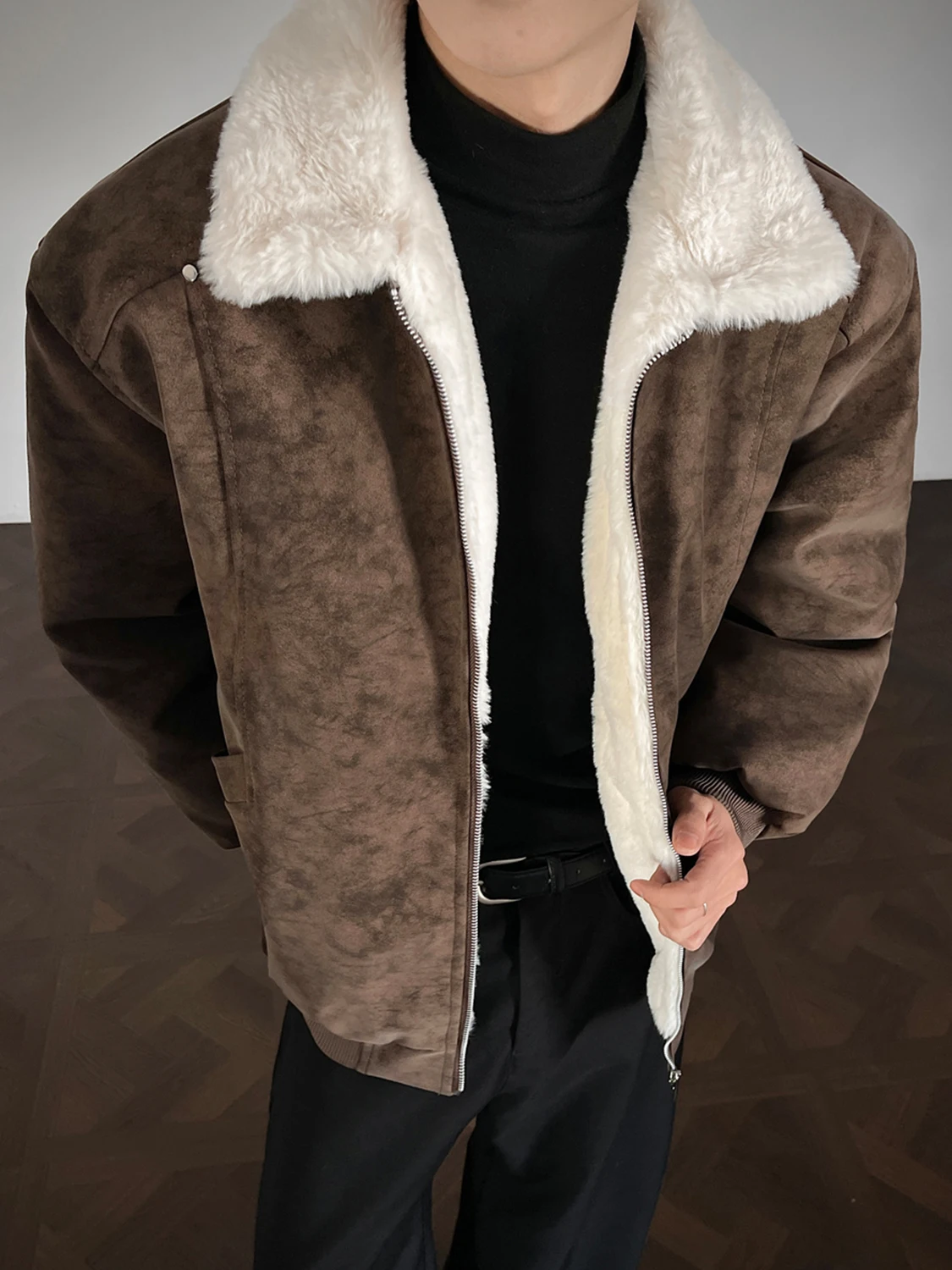 

Men's PU Leather Lamb Fur Jaet Winter Warm Retro American Trendy Loose Cotton Coat Casual Long Sve Zipper Closure